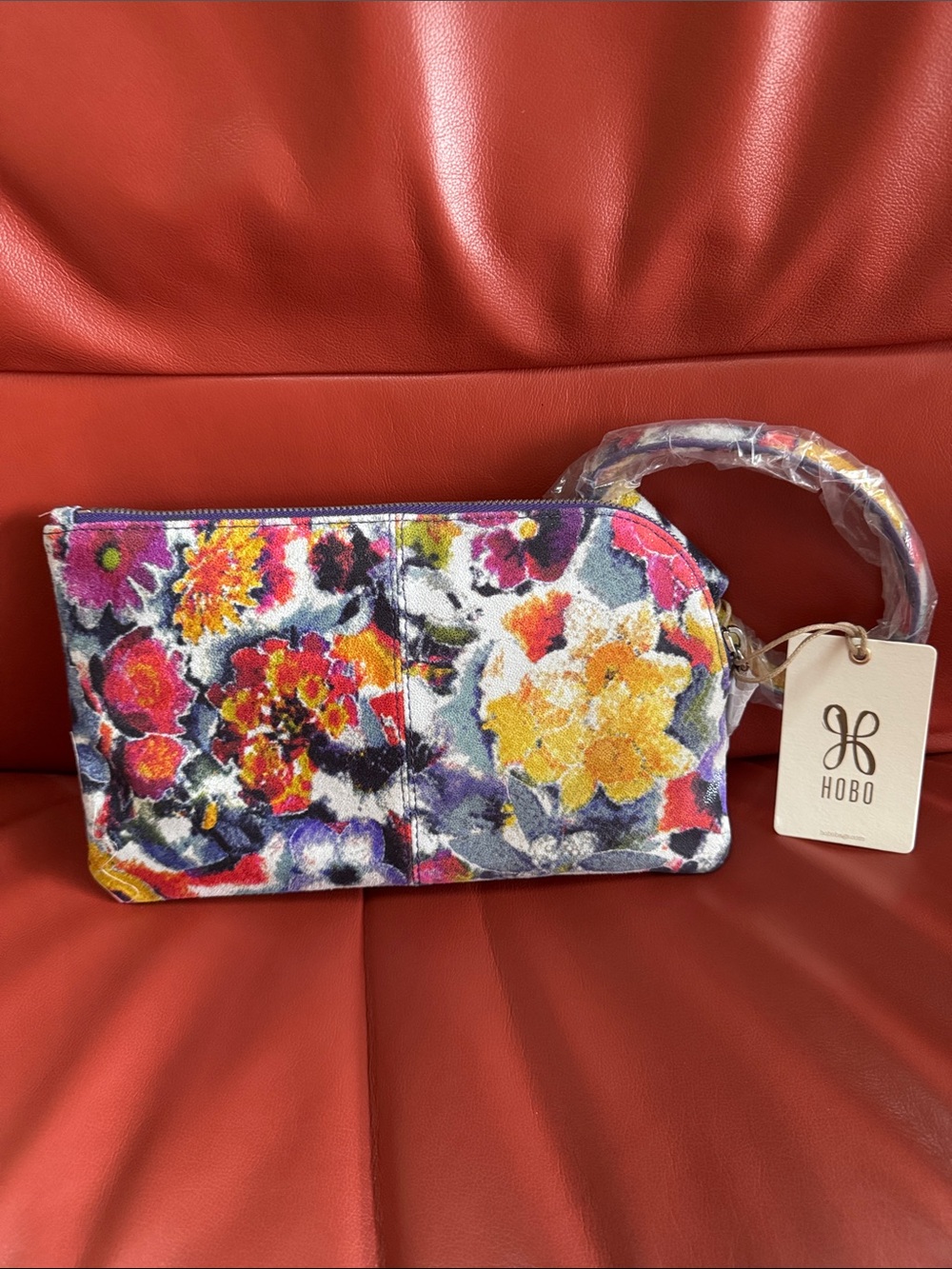 NWT Hobo Sable Clutch Wristlet Poppy Floral Leather Purse Handbag - Picture 2 of 7